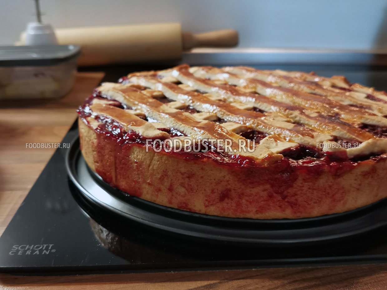 Домашний пирог из вишни